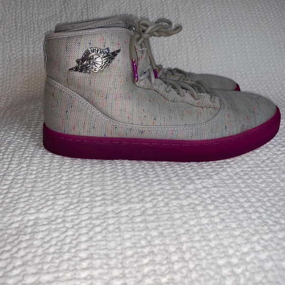 Shoes - Picture 3 of 6